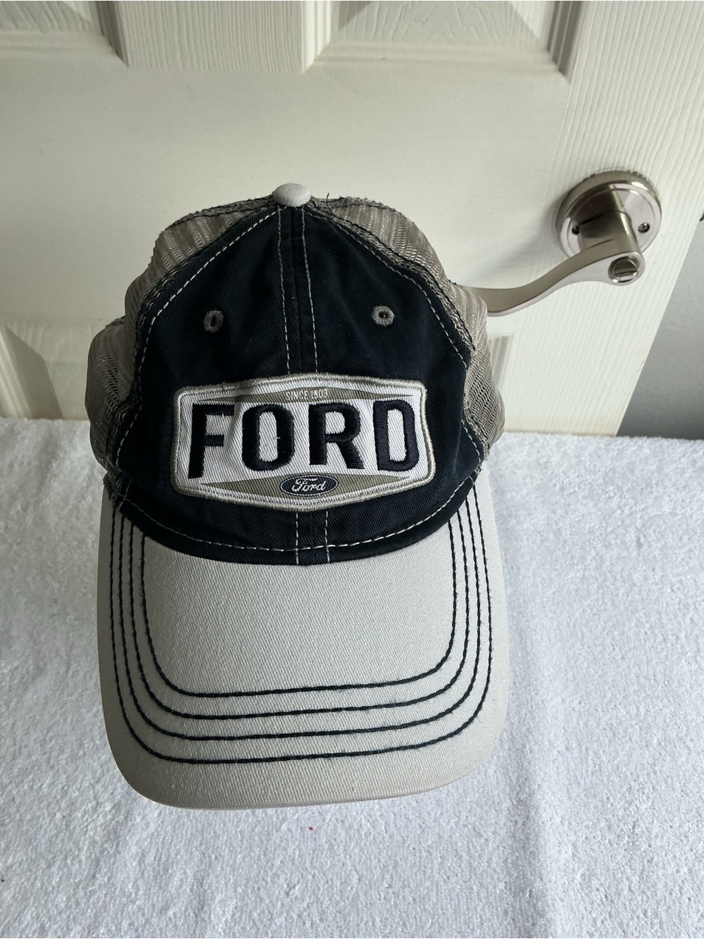 Ford Men's Two-Tone Logo Trucker Hat - Black & Cream